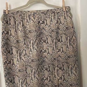 Doncaster silk skirt snake print side slit midi Size 12 color black/beige/cream